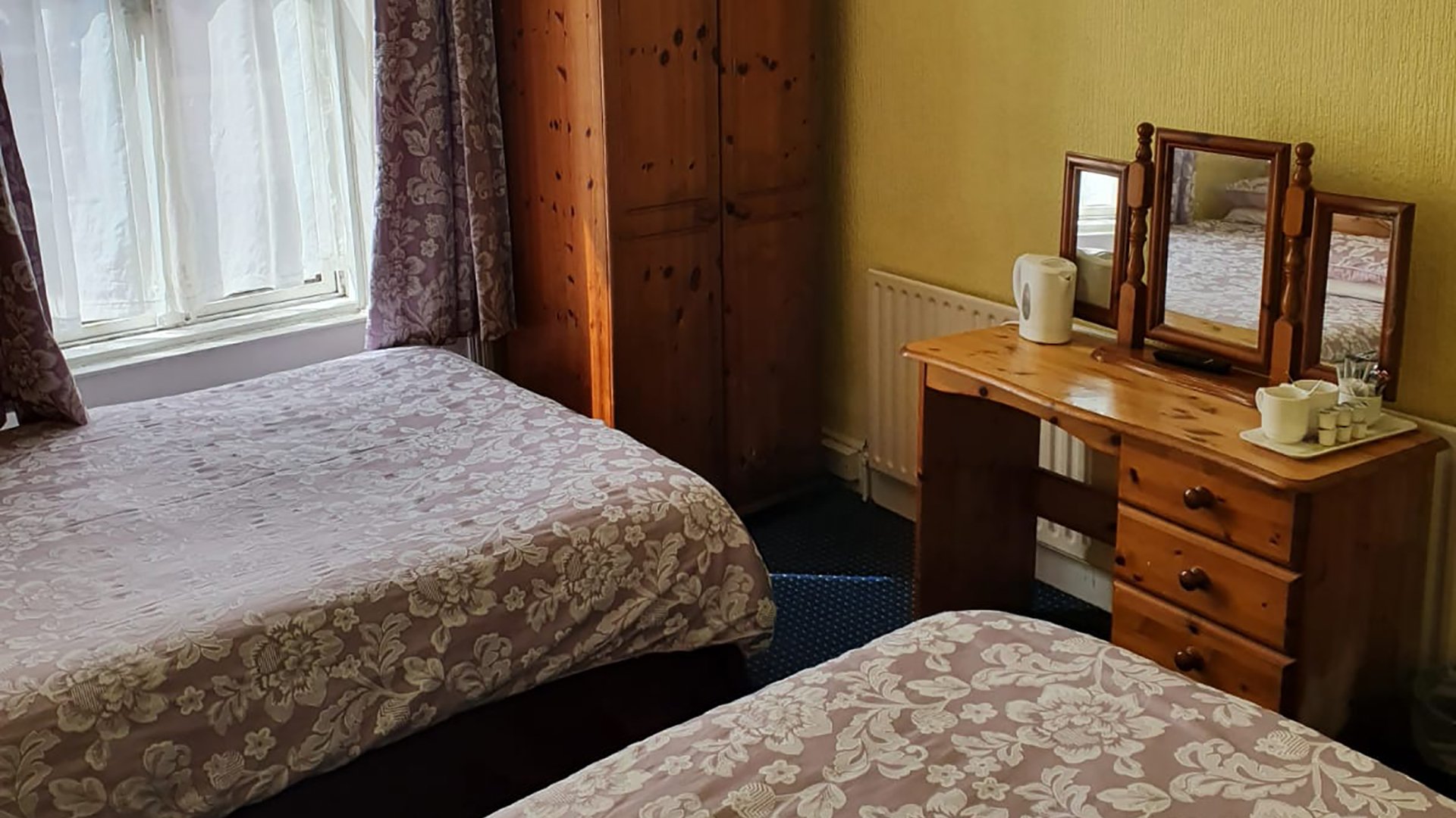 Station View Tavern - Twin Room
